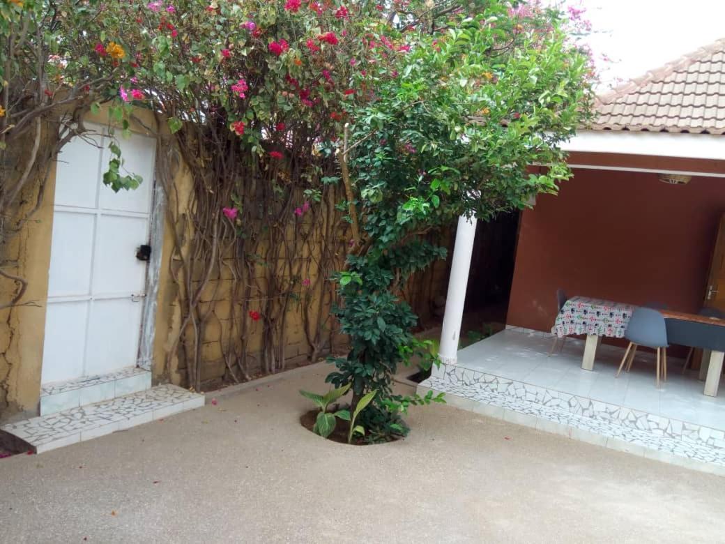 Chez Coumba Et Daniel Acomodação com café da manhã Saly Portudal Exterior foto